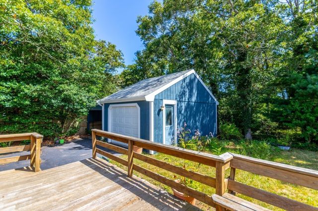 8 Laura Ln, Bourne, MA 02532