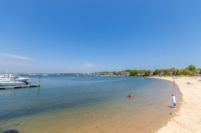 8 Laura Ln, Bourne, MA 02532
