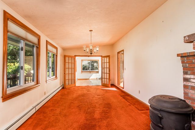 8 Laura Ln, Bourne, MA 02532