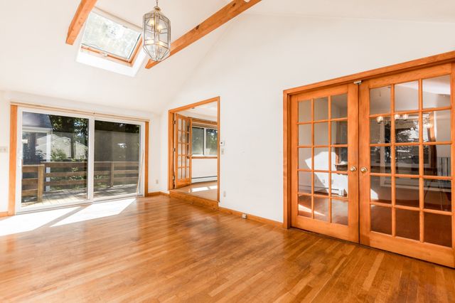 8 Laura Ln, Bourne, MA 02532