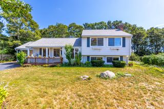 8 Laura Ln, Bourne, MA 02532