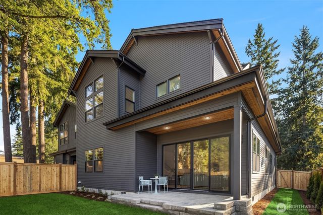 15014 SE 22nd Street, Bellevue, WA 98007