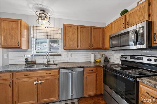 235 Royalltrail Lane, O'fallon, MO 63368