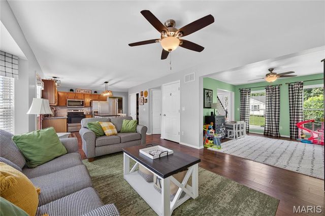235 Royalltrail Lane, O'fallon, MO 63368