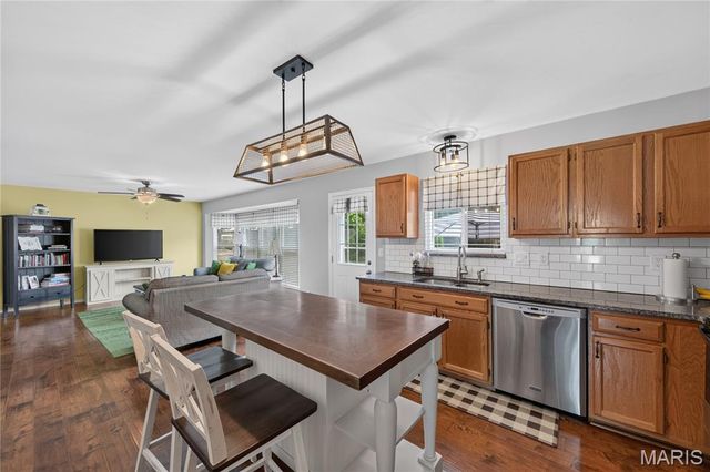 235 Royalltrail Lane, O'fallon, MO 63368