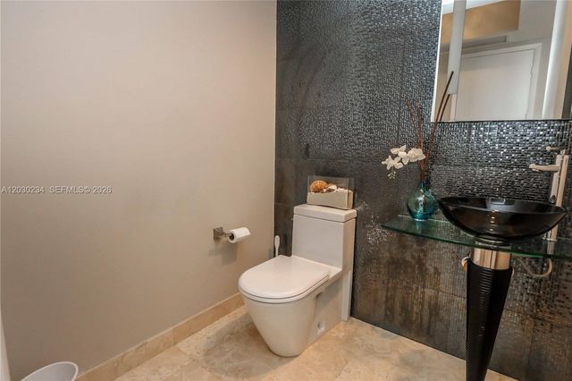 15901 Collins Avenue 2004, Sunny Isles Beach, FL 33160