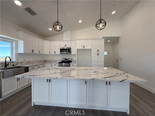 2115 Seville Pl., Pinon Hills, CA 92372
