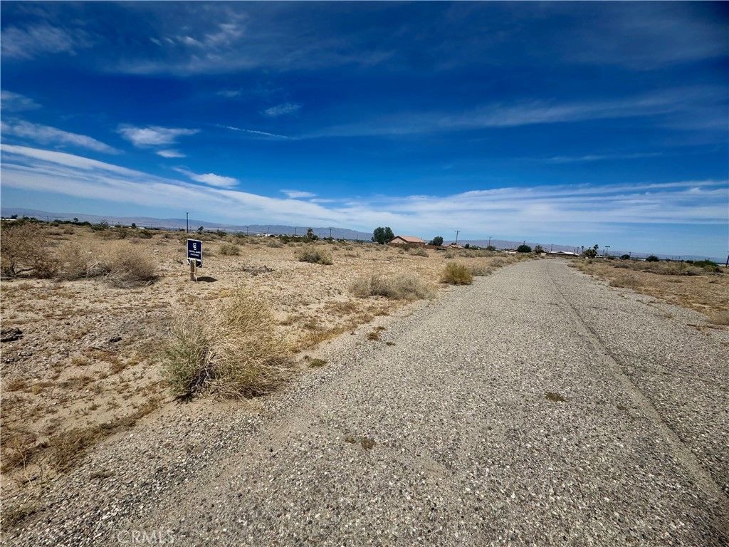 Image 10 of property listing at 1109 Seaview Avenue, Thermal, CA 92274