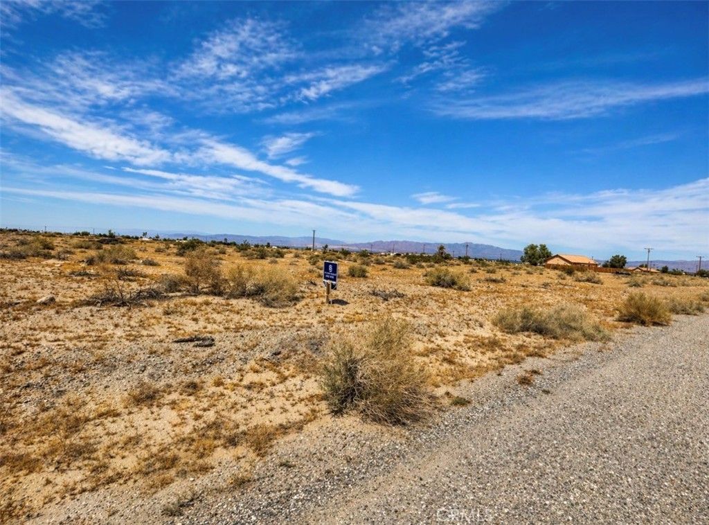 Image 3 of property listing at 1109 Seaview Avenue, Thermal, CA 92274