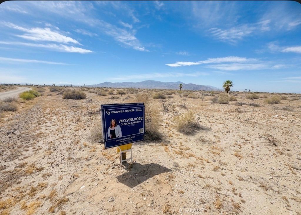 Image 4 of property listing at 1109 Seaview Avenue, Thermal, CA 92274