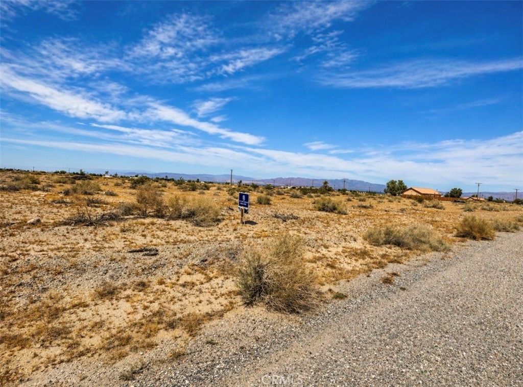 Image 5 of property listing at 1109 Seaview Avenue, Thermal, CA 92274