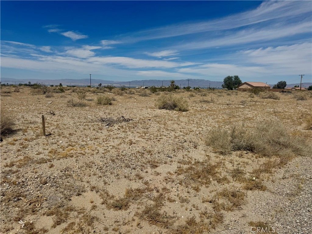 Image 7 of property listing at 1109 Seaview Avenue, Thermal, CA 92274