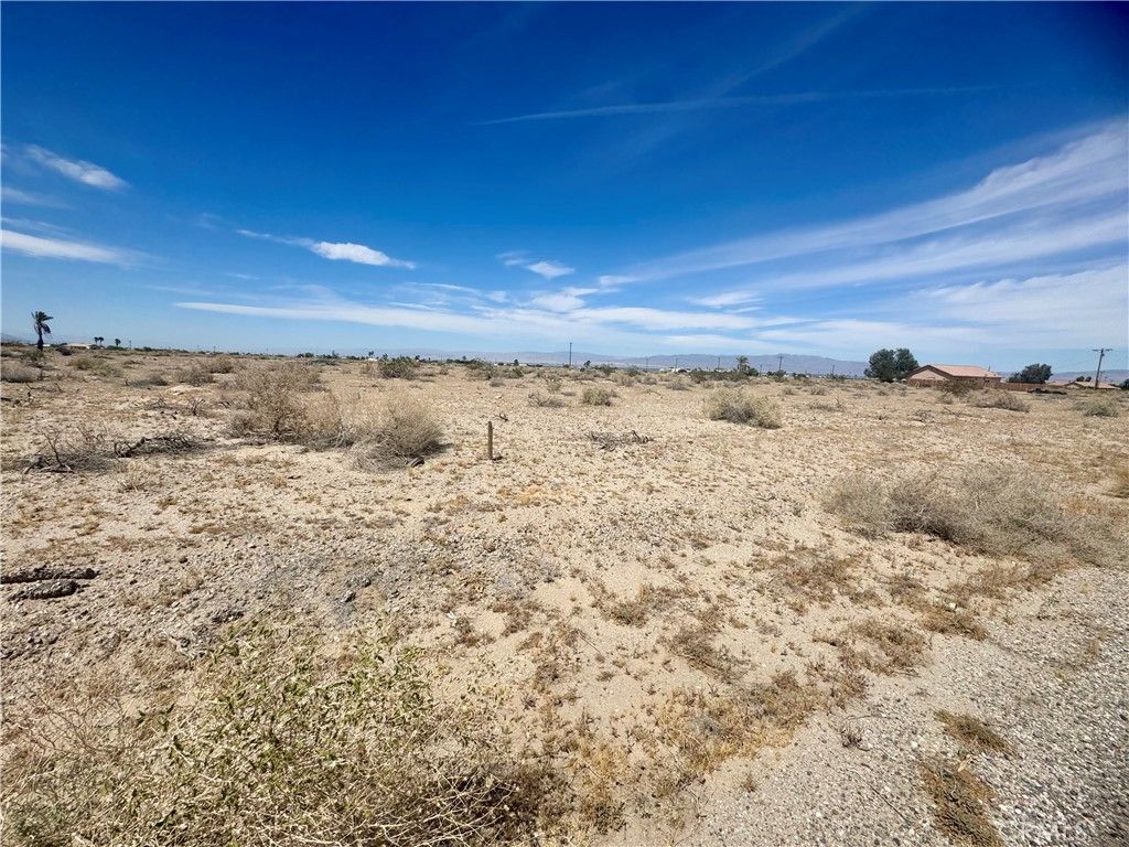 Image 8 of property listing at 1109 Seaview Avenue, Thermal, CA 92274