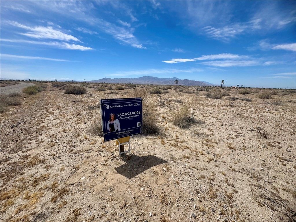 Image 9 of property listing at 1109 Seaview Avenue, Thermal, CA 92274