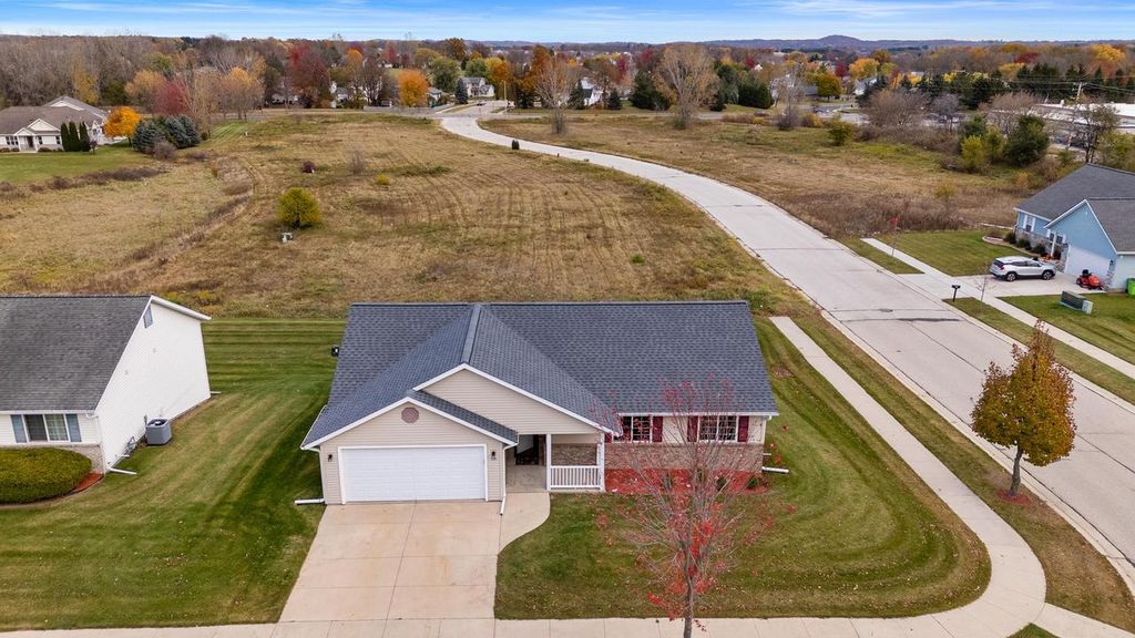 836 Tower DRIVE, Hartford, WI 53027