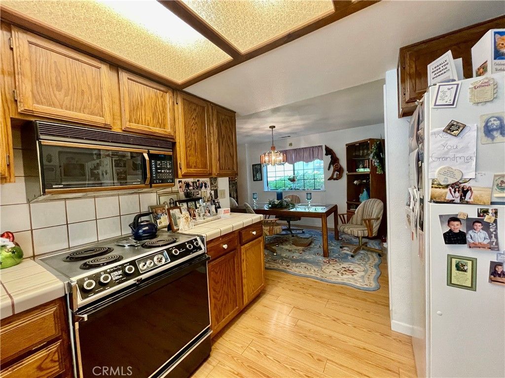 Image 7 of property listing at 40642 Road 222, Bass Lake, CA 93604