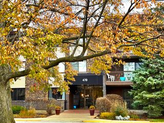 470 Raintree Court 3L, Glen Ellyn, IL 60137