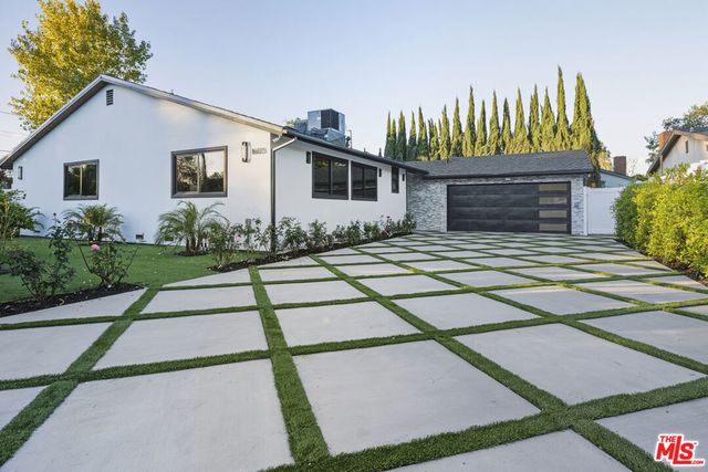 16823 Valerio Street, Lake Balboa, CA 91406