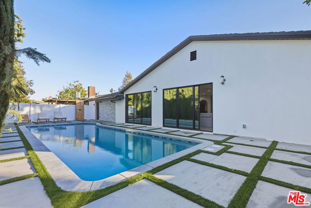 16823 Valerio Street, Lake Balboa, CA 91406