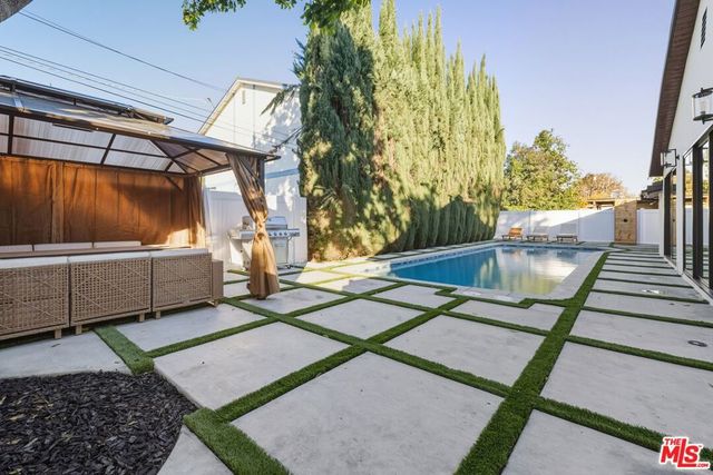 16823 Valerio Street, Lake Balboa, CA 91406