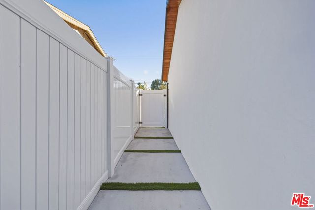 16823 Valerio Street, Lake Balboa, CA 91406