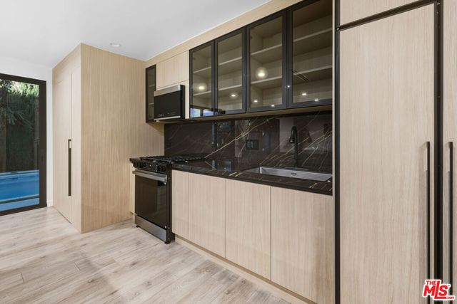 16823 Valerio Street, Lake Balboa, CA 91406