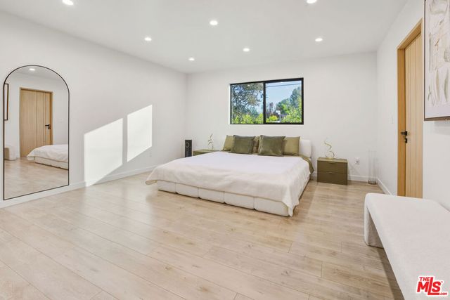 16823 Valerio Street, Lake Balboa, CA 91406