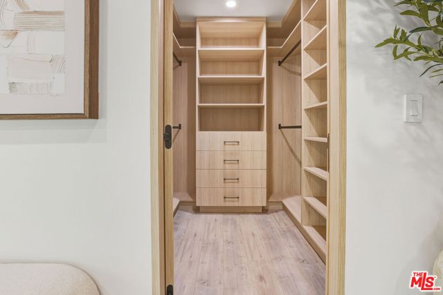 16823 Valerio Street, Lake Balboa, CA 91406