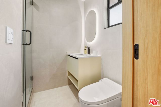 16823 Valerio Street, Lake Balboa, CA 91406