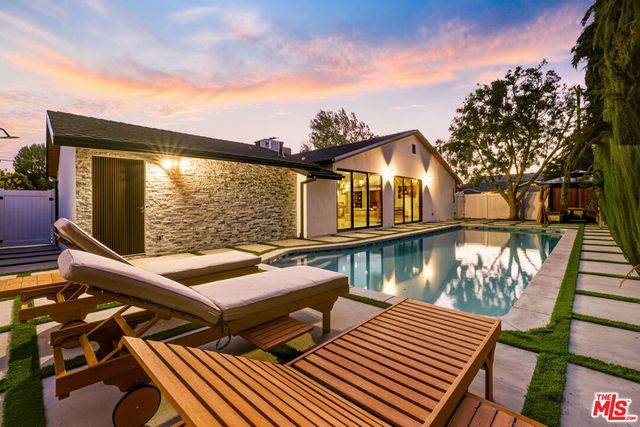 16823 Valerio Street, Lake Balboa, CA 91406