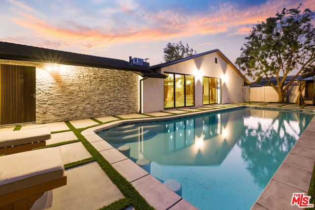 16823 Valerio Street, Lake Balboa, CA 91406