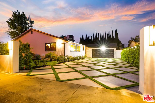 16823 Valerio Street, Lake Balboa, CA 91406