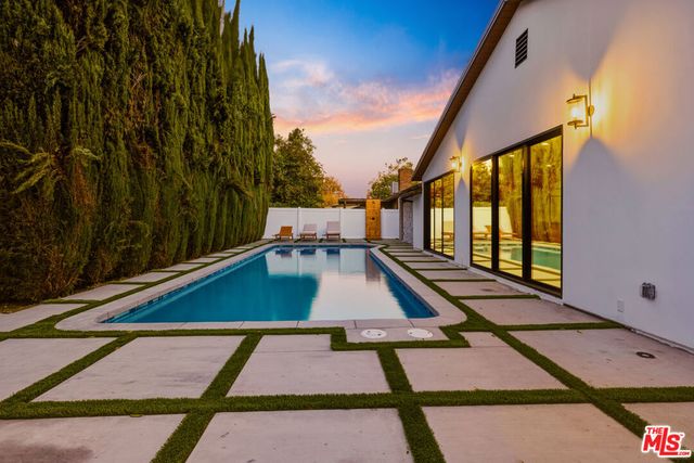 16823 Valerio Street, Lake Balboa, CA 91406