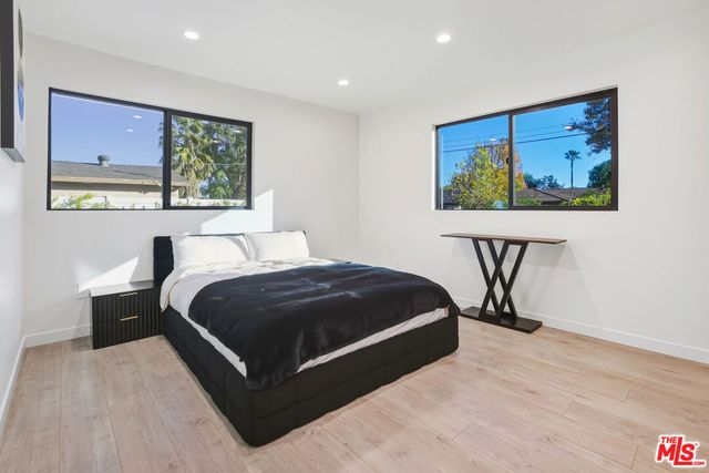 16823 Valerio Street, Lake Balboa, CA 91406