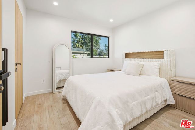 16823 Valerio Street, Lake Balboa, CA 91406