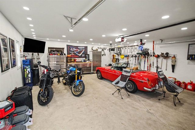 126 Pleasant Ridge Drive, Saline, MI 48176