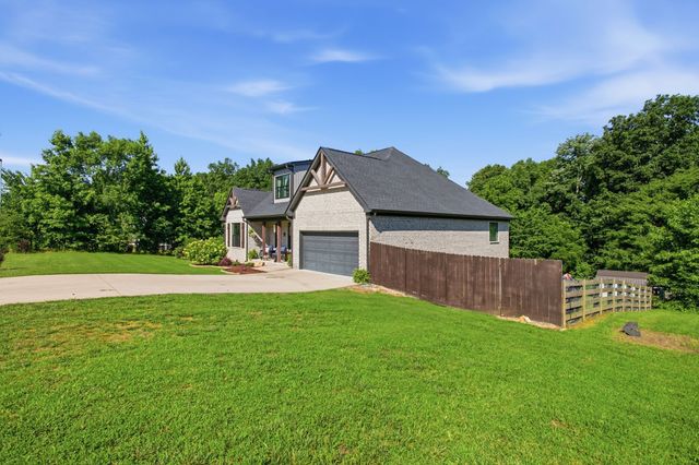 214 Mary Alice Dr, Leoma, TN 38468