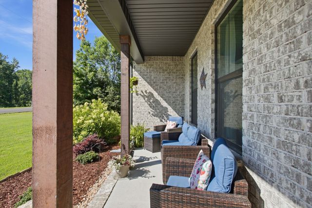 214 Mary Alice Dr, Leoma, TN 38468