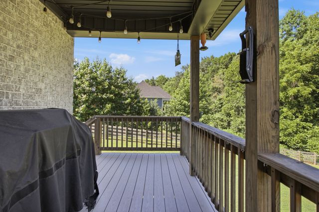 214 Mary Alice Dr, Leoma, TN 38468
