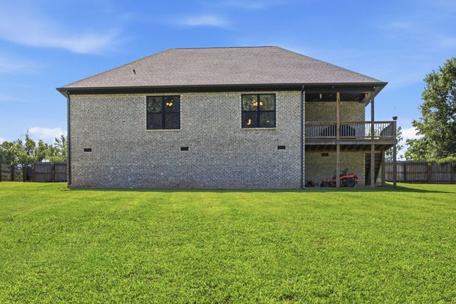 214 Mary Alice Dr, Leoma, TN 38468