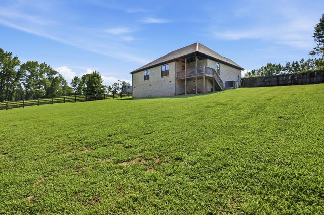 214 Mary Alice Dr, Leoma, TN 38468