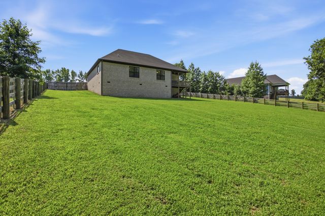 214 Mary Alice Dr, Leoma, TN 38468