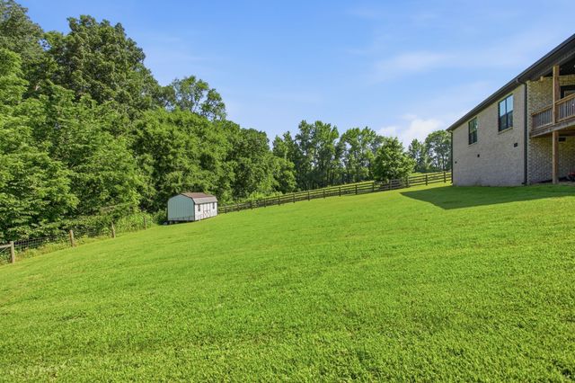 214 Mary Alice Dr, Leoma, TN 38468