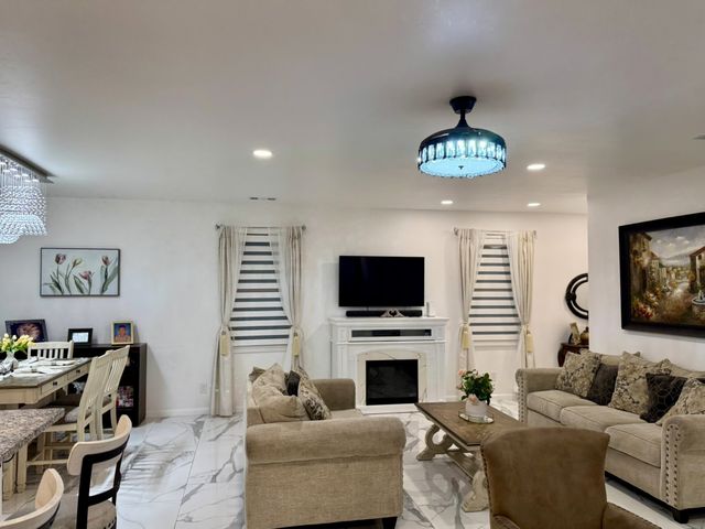 3936 Jaxson, Santa Fe, NM 87507