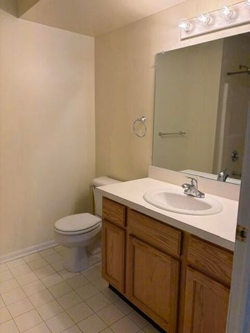 2736 S Knightsbridge Circle, Ann Arbor, MI 48105