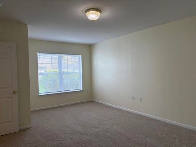 2736 S Knightsbridge Circle, Ann Arbor, MI 48105