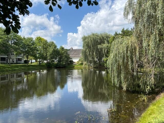 2736 S Knightsbridge Circle, Ann Arbor, MI 48105