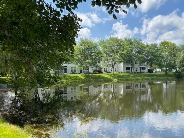 2736 S Knightsbridge Circle, Ann Arbor, MI 48105