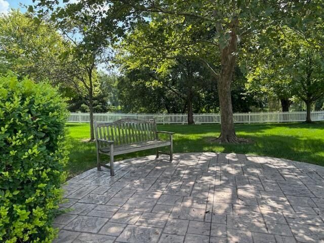 2736 S Knightsbridge Circle, Ann Arbor, MI 48105