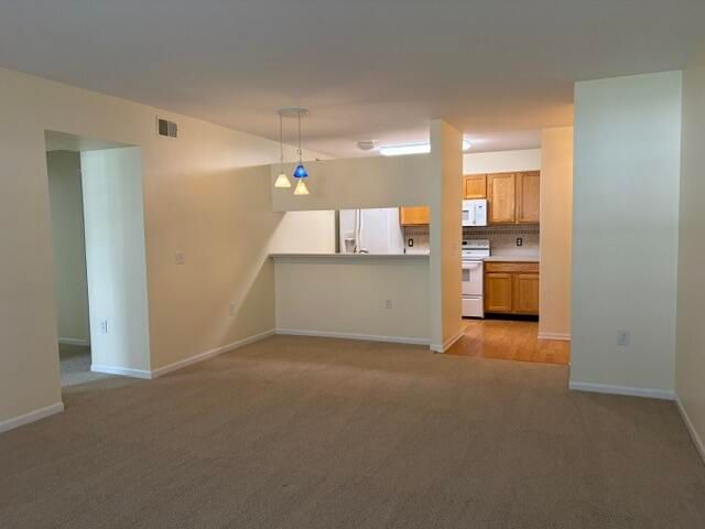 2736 S Knightsbridge Circle, Ann Arbor, MI 48105